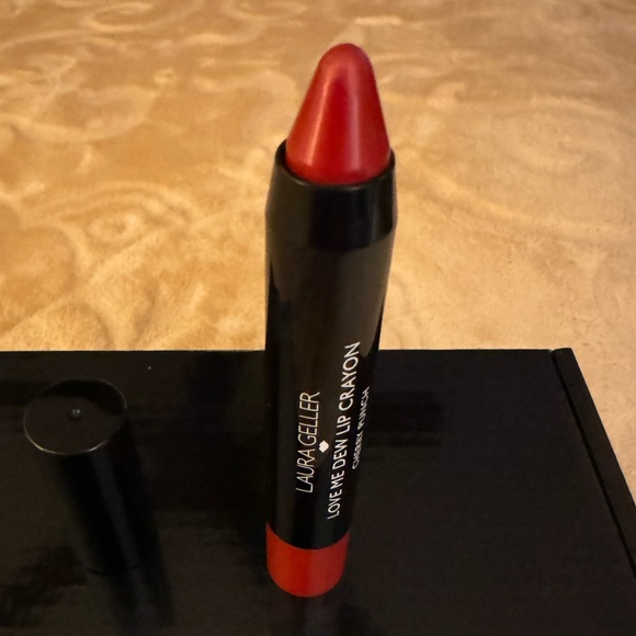 Laura Geller Love Me Dew Lip Crayon - Cherry Punch - Picture 3 of 6